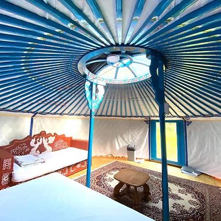 Mongolian Yurt Camp Hotel Cesky Sternberk Eksteriør billede