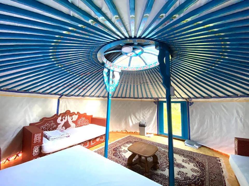 Mongolian Yurt Camp Hotel Cesky Sternberk Eksteriør billede