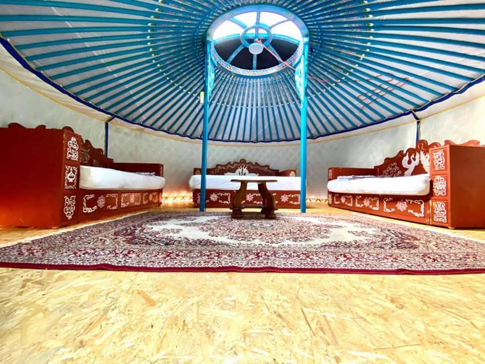 Mongolian Yurt Camp Hotel Cesky Sternberk Eksteriør billede